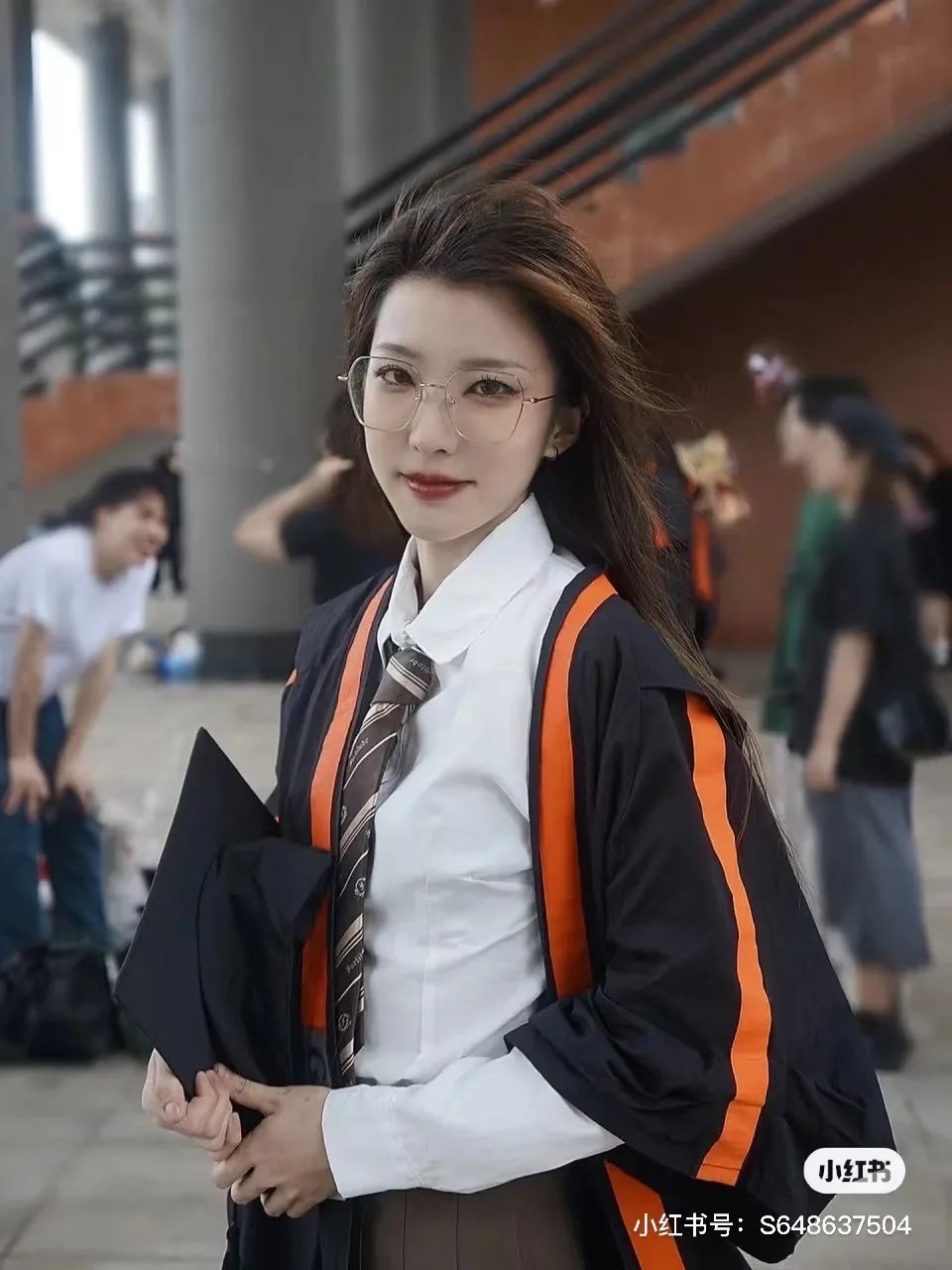 九大美院学士服哪个最漂亮,哪个学校的学士服最好看