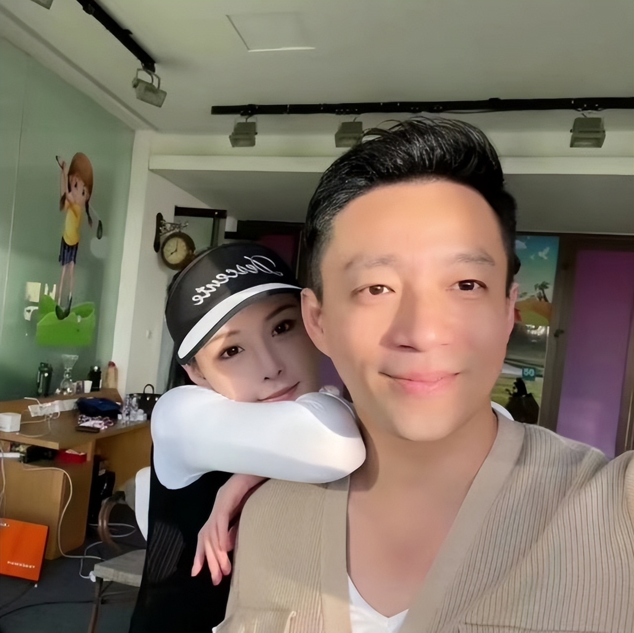 汪小菲给张颖颖买了什么给大s,汪小菲对大s好还是对张颖颖好