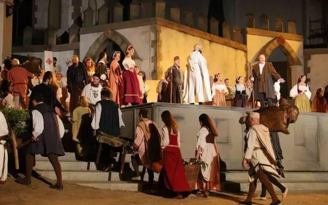 “我只能服从有权力使唤我的人”，维迦宁可负戏剧前辈而不负观众