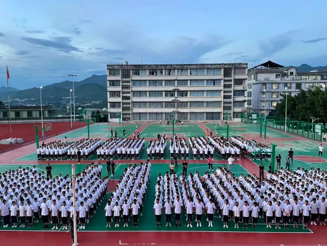 凝心固本全力提高教育教学质量,凝心聚力主动作为