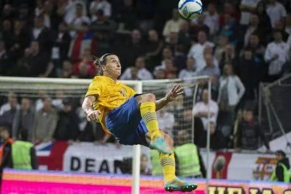 震惊足坛的十大球,震惊足坛的前十大奇迹