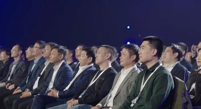 小米汽车价格公布起售价21.59万,小米SU7共有9款配色