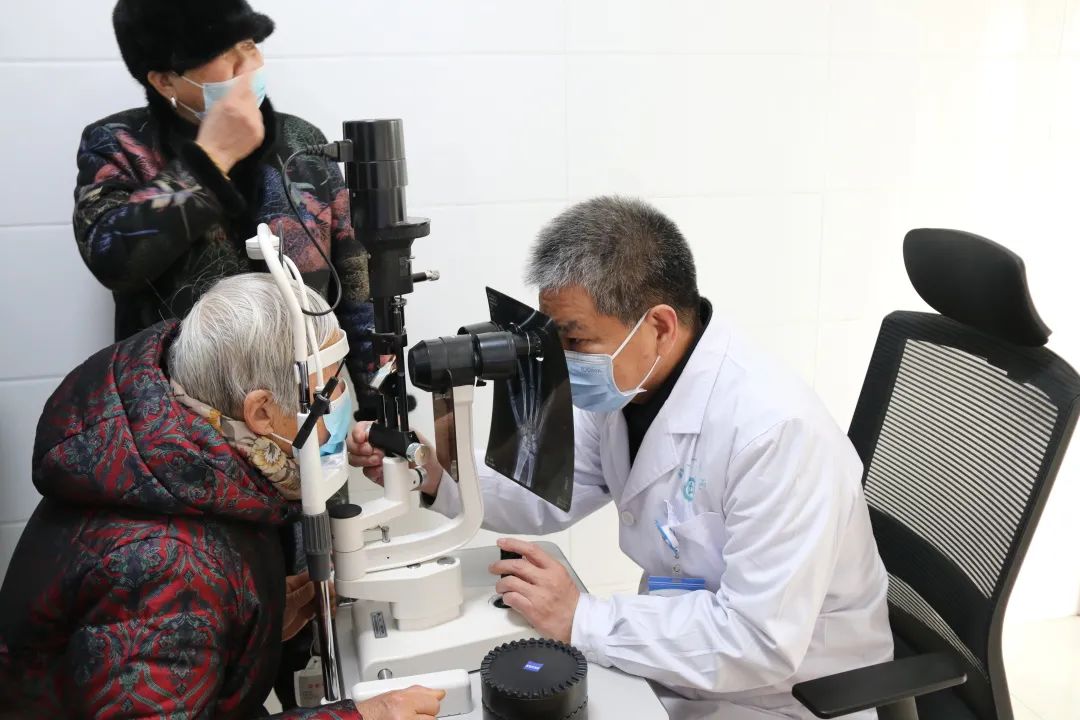 郑大一附院专家教授莅临鹿邑真源医院开展故乡行义诊讲座活动