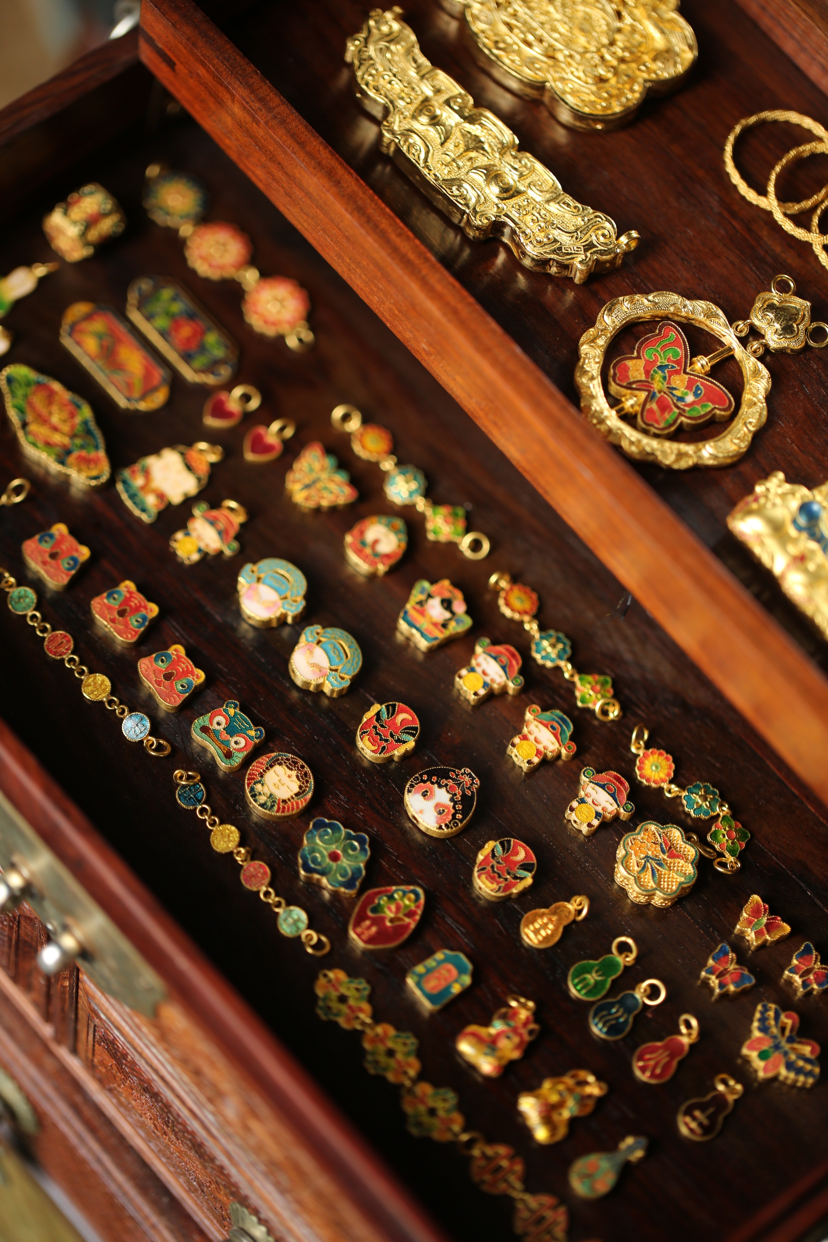 诠释古法黄金的高贵神韵,顶级黄金艺术