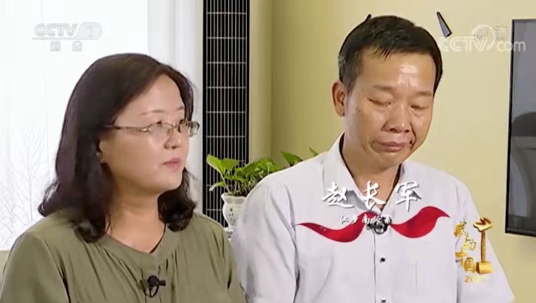 谁说聋子不能聊天，她不但聊天还考上清华博士，一手烂牌成王炸