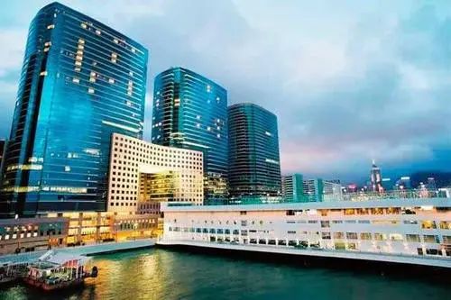 ​炒房、卖地？揭秘李嘉诚的发家史，靠这3场商战