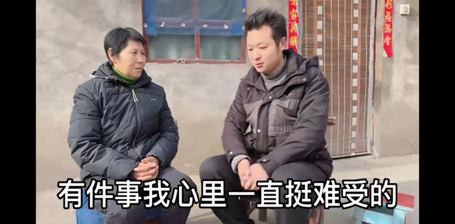 子奇把最后一个月的工资瞒着一朵交给朵妈，朵知道后乐坏了……