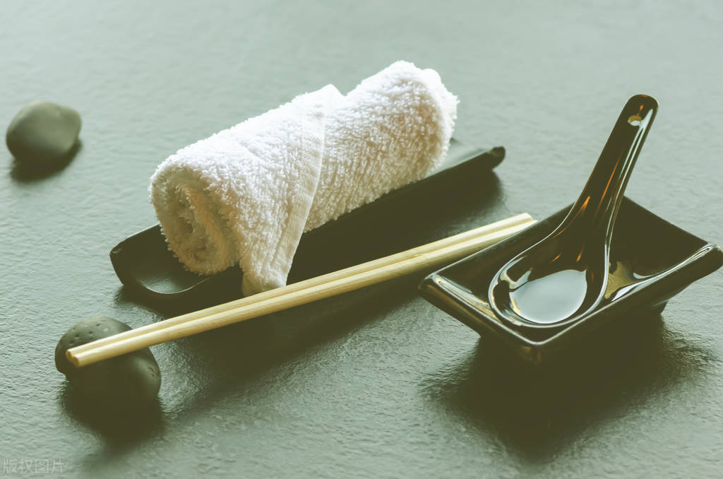 儿童睡前怎么放松眼睛预防近视,睡前几个动作可以预防近视