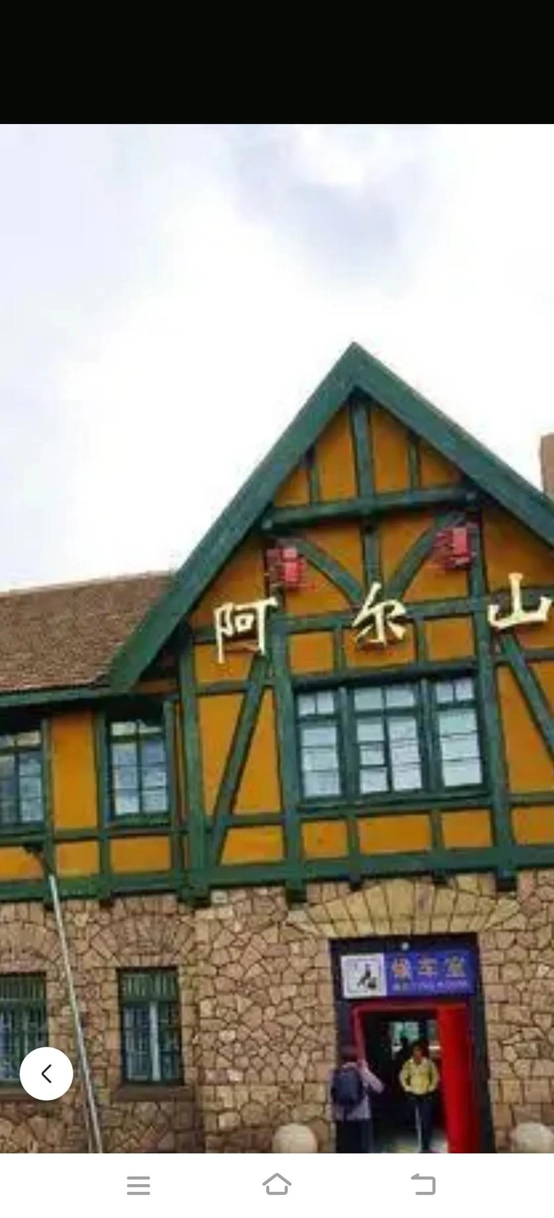 她把手迅速的插进我的裤兜，我当时有点蒙了