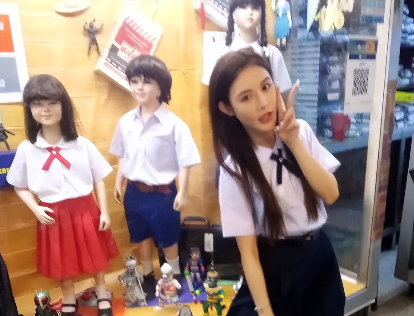 旅游穿泰国校服,中国游客穿泰国校服