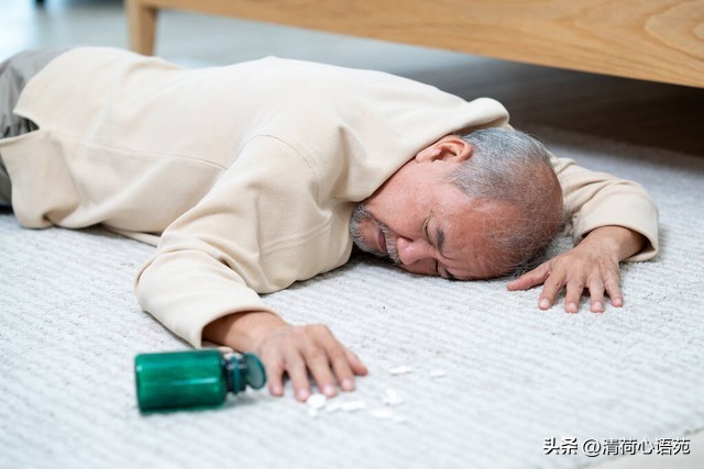 长期瘫痪在床的老人都什么情况,老人瘫痪在床无人照料