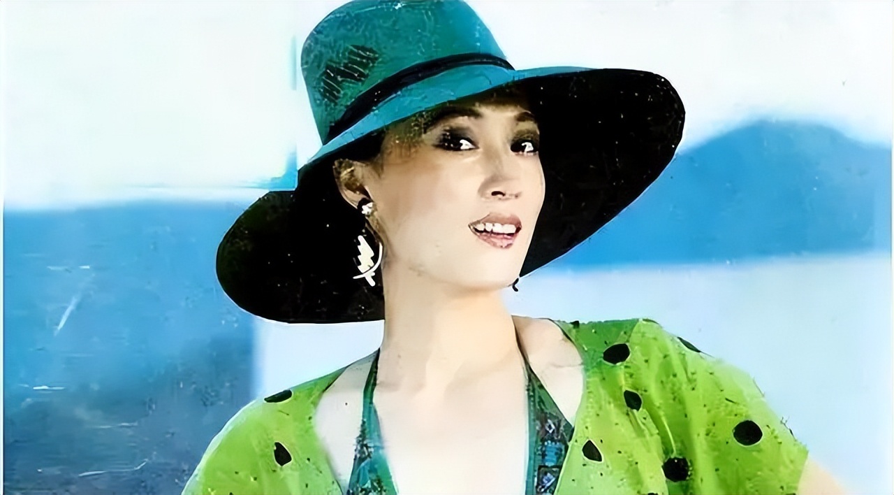 阔别内娱22年，一回归就成“妈圈顶流”，这位“挂历女神”有多牛