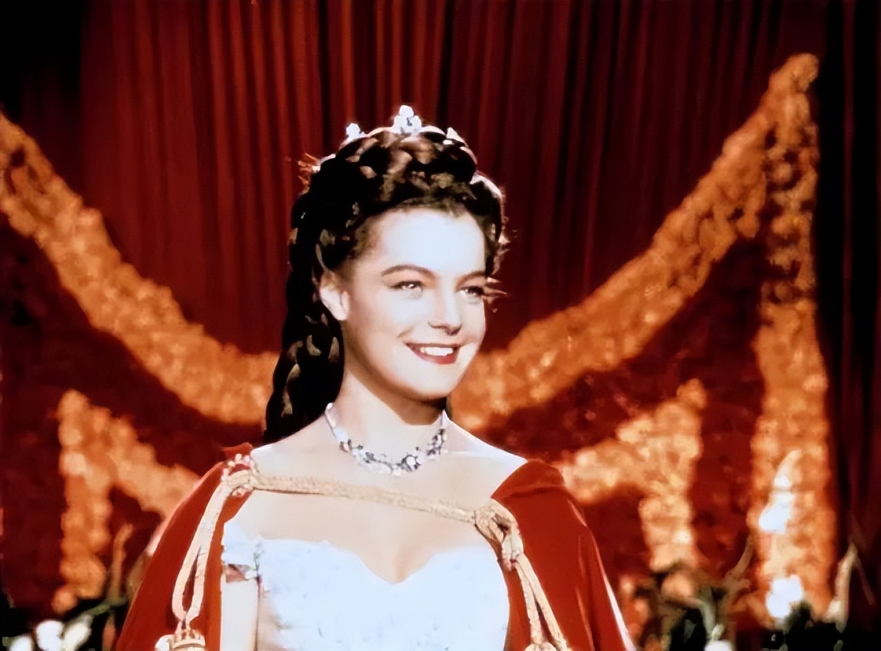 抱歉，该上热搜的是她，不是男足