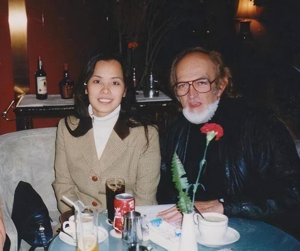 韦唯和前夫离婚多少年,韦唯与老公离婚原因