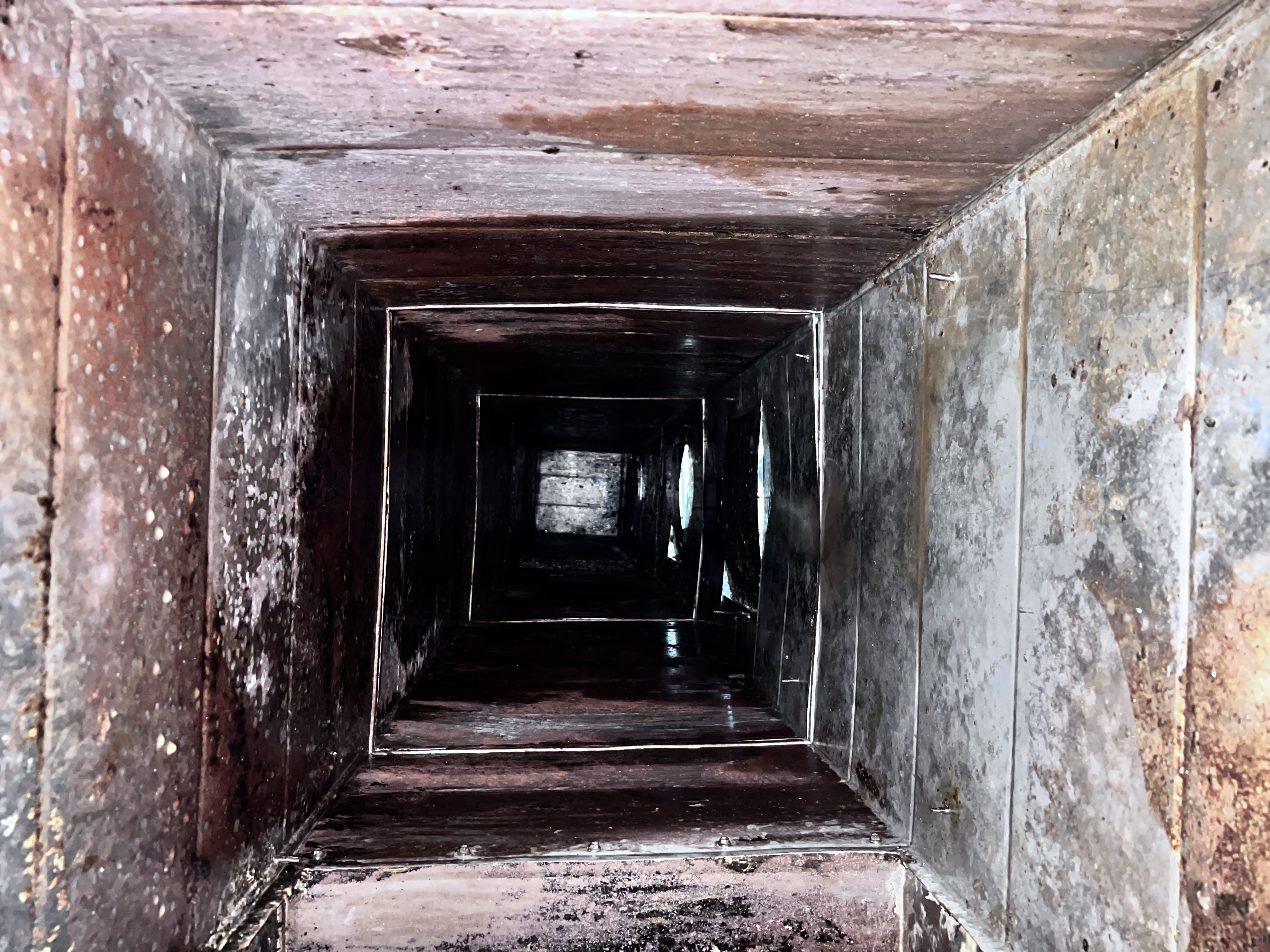 清洗油烟管道对人身体有伤害吗,厨房灶台油烟管道多久清洗一次