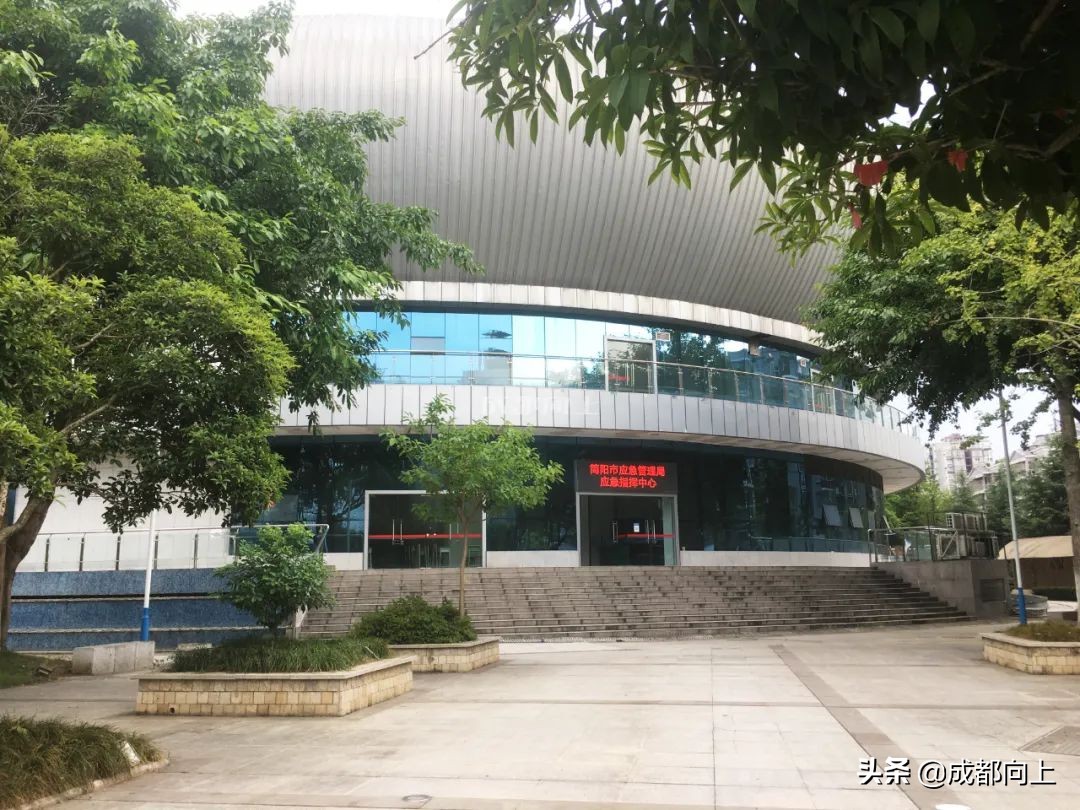 被吹爆的成都国际城南，居然没有拿得出手的体育场馆？