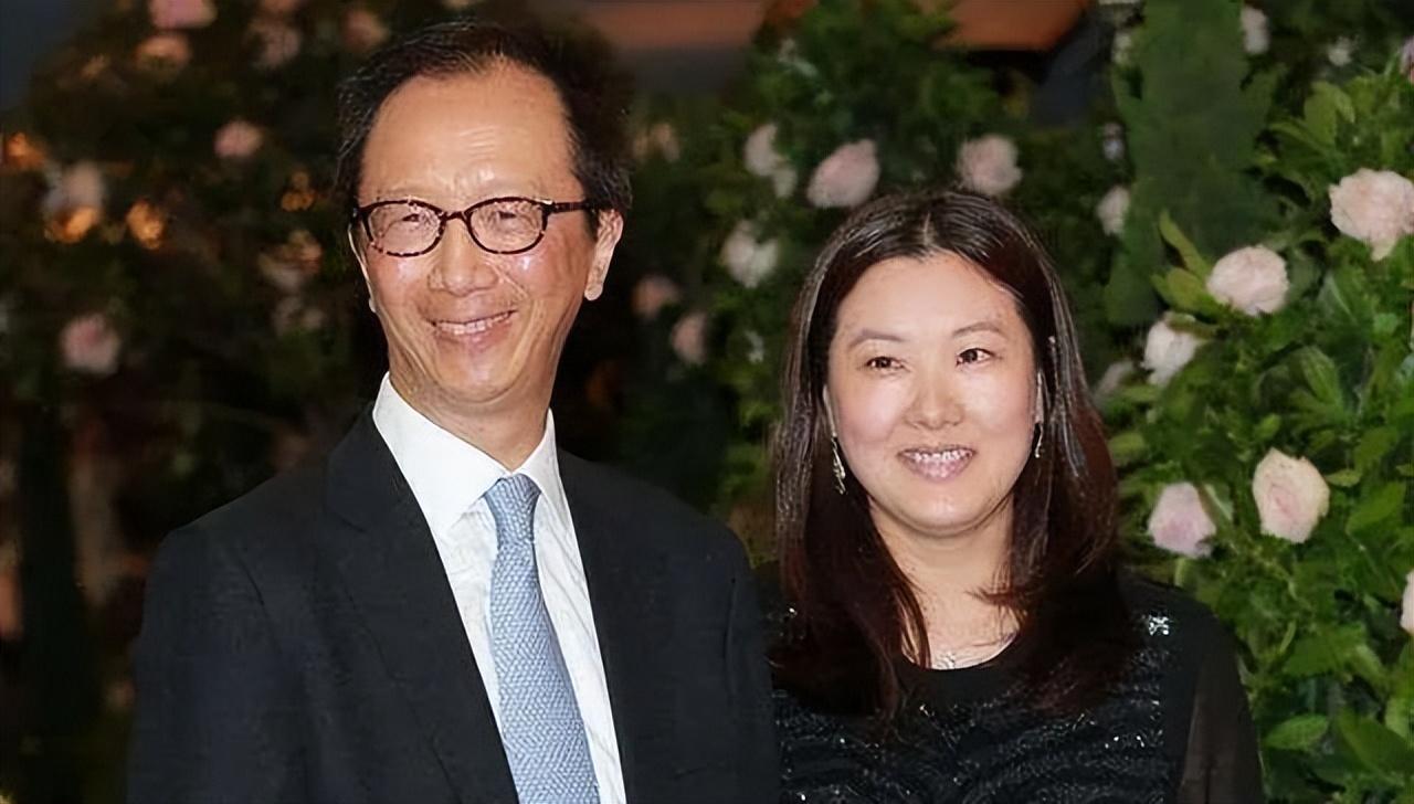 梁锦松一年收入多少亿,梁锦松为香港狂赚3万亿