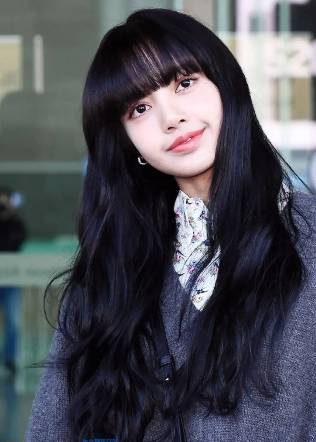 留刘海反而好看是什么原因,为什么有人留刘海更好看