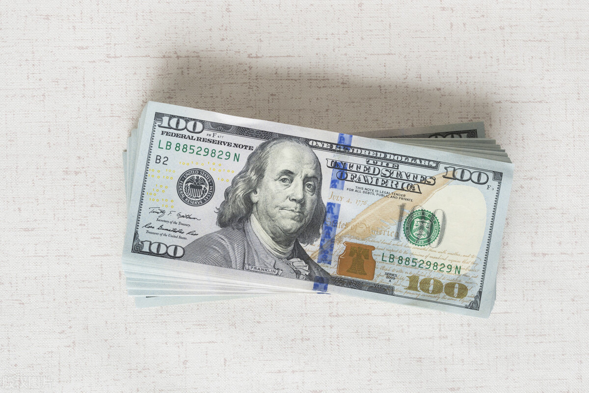 把人民币换美元存起来利息高 (把人民币换成美元存款有风险吗)