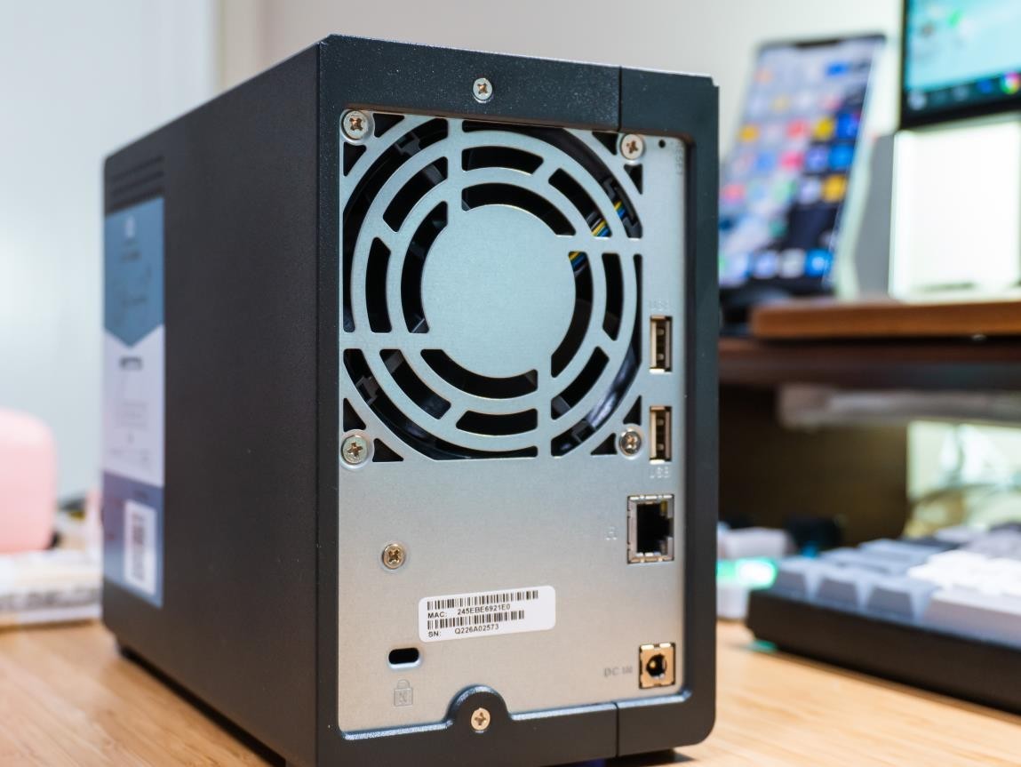 新手轻松玩转的NAS丨威联通TS-216+东芝N300开箱体验