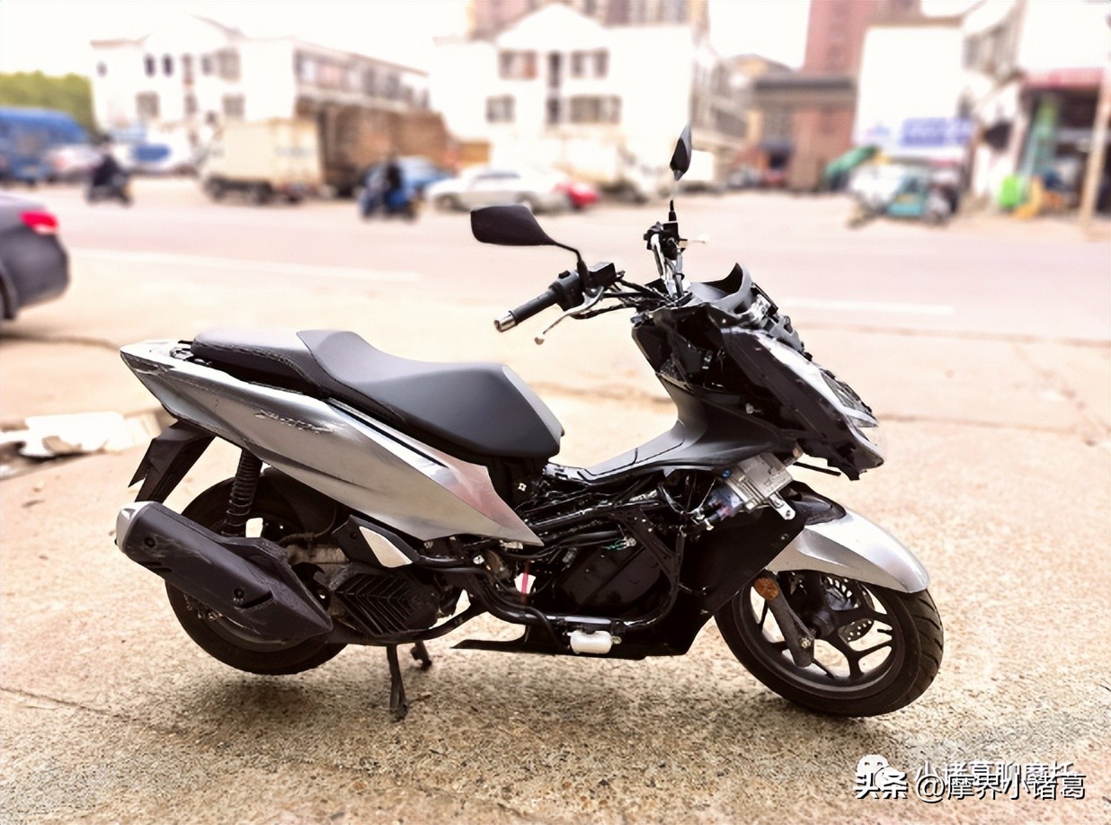 踏板摩托摔车后怎么修复,踏板摩托车摔车后该怎么检查