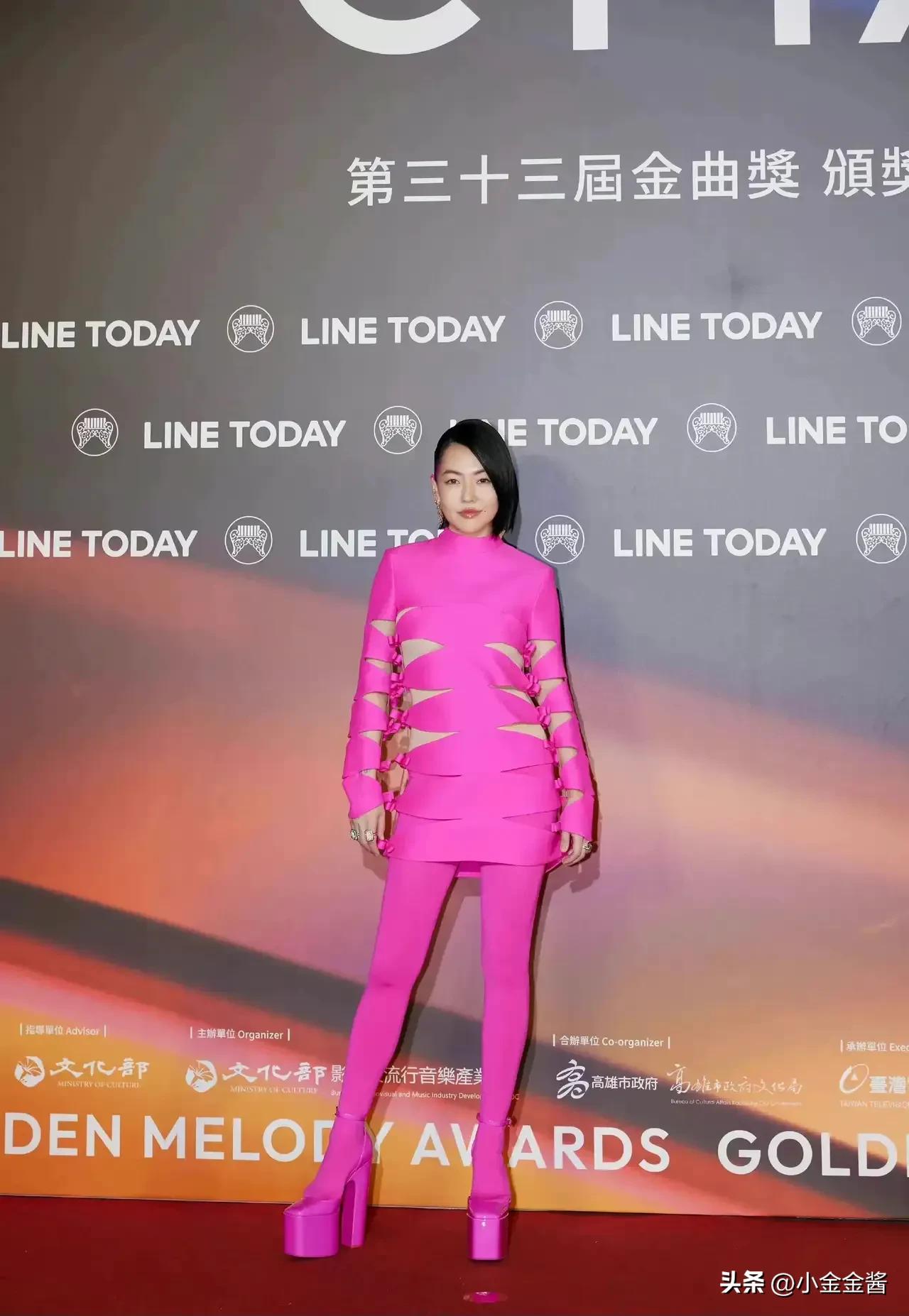 矮个子的痛：158的小S，同框168的许晴，瞬间被碾压