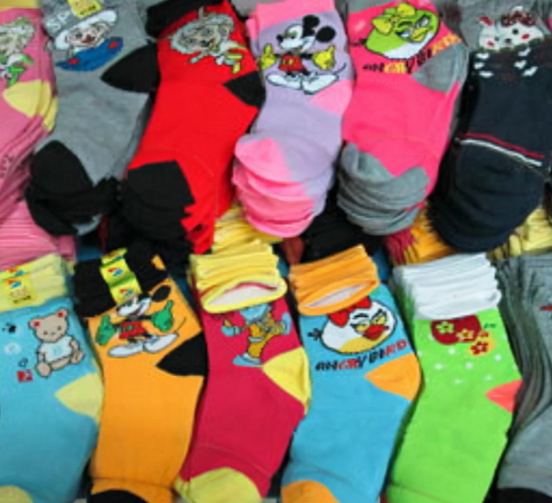 云南小伙摆地摊卖袜子半年翻身,摆摊小伙赚87万