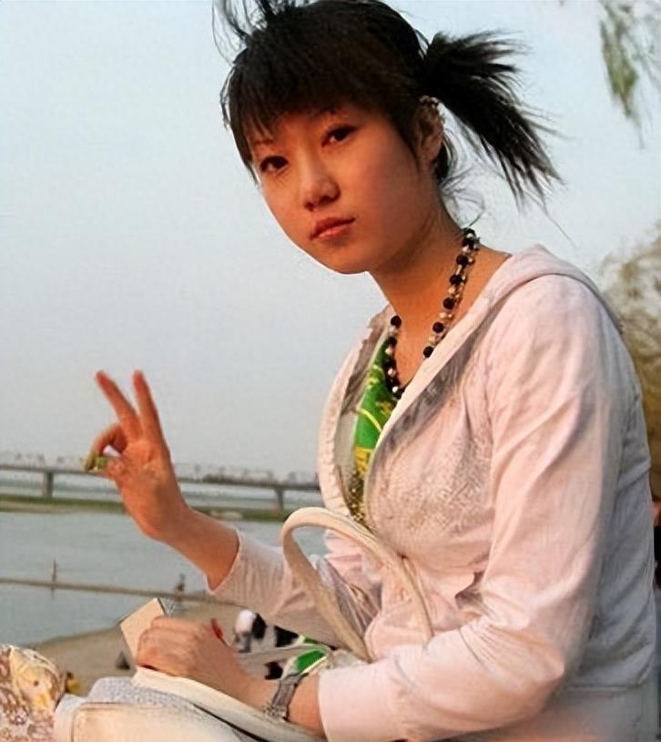 “最红嫩模”*筱雨张**：22岁时拍写真火爆全网，如今将近40岁仍单身