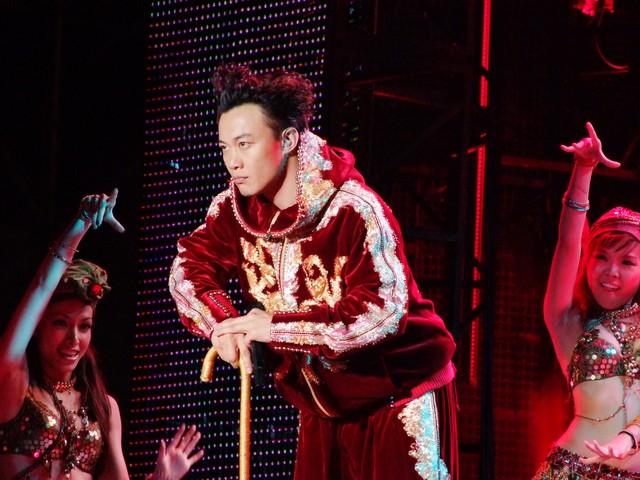 鹏鹏时评:滴滴回归，央视春晚主持阵容敲定，尼泊尔突发坠机事件