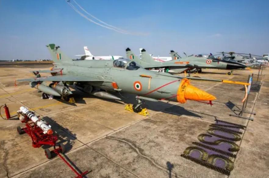 一架飞机花12亿美元,被外国轮着坑,印度是怎么成为*火军**韭菜的?