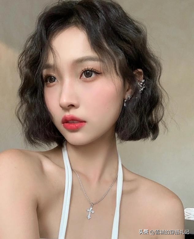 中短发显老还是显年轻,短发显老如何弄比较年轻