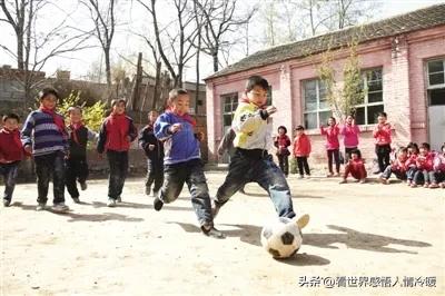 看完世界杯中国足球何去何从,14亿人踢不进世界杯