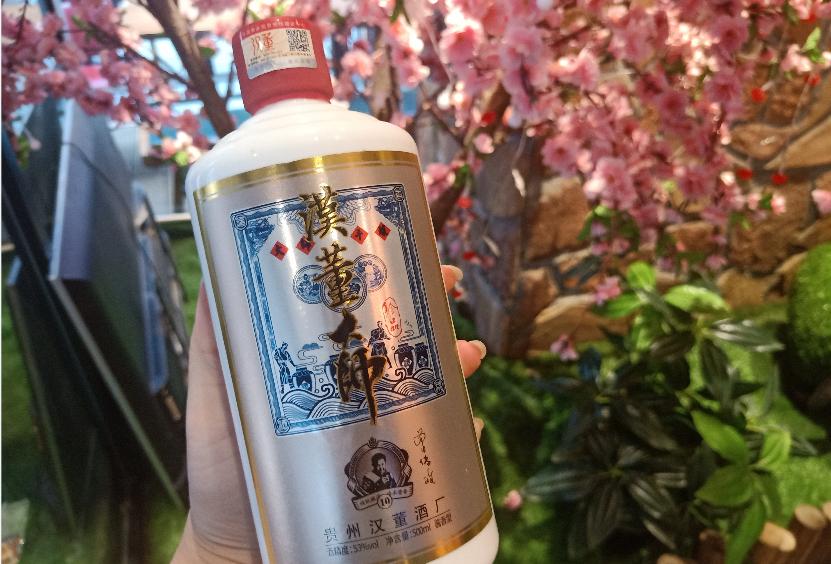 喝红酒醒酒好还是不醒酒好,红酒需要醒酒白酒需要醒酒吗