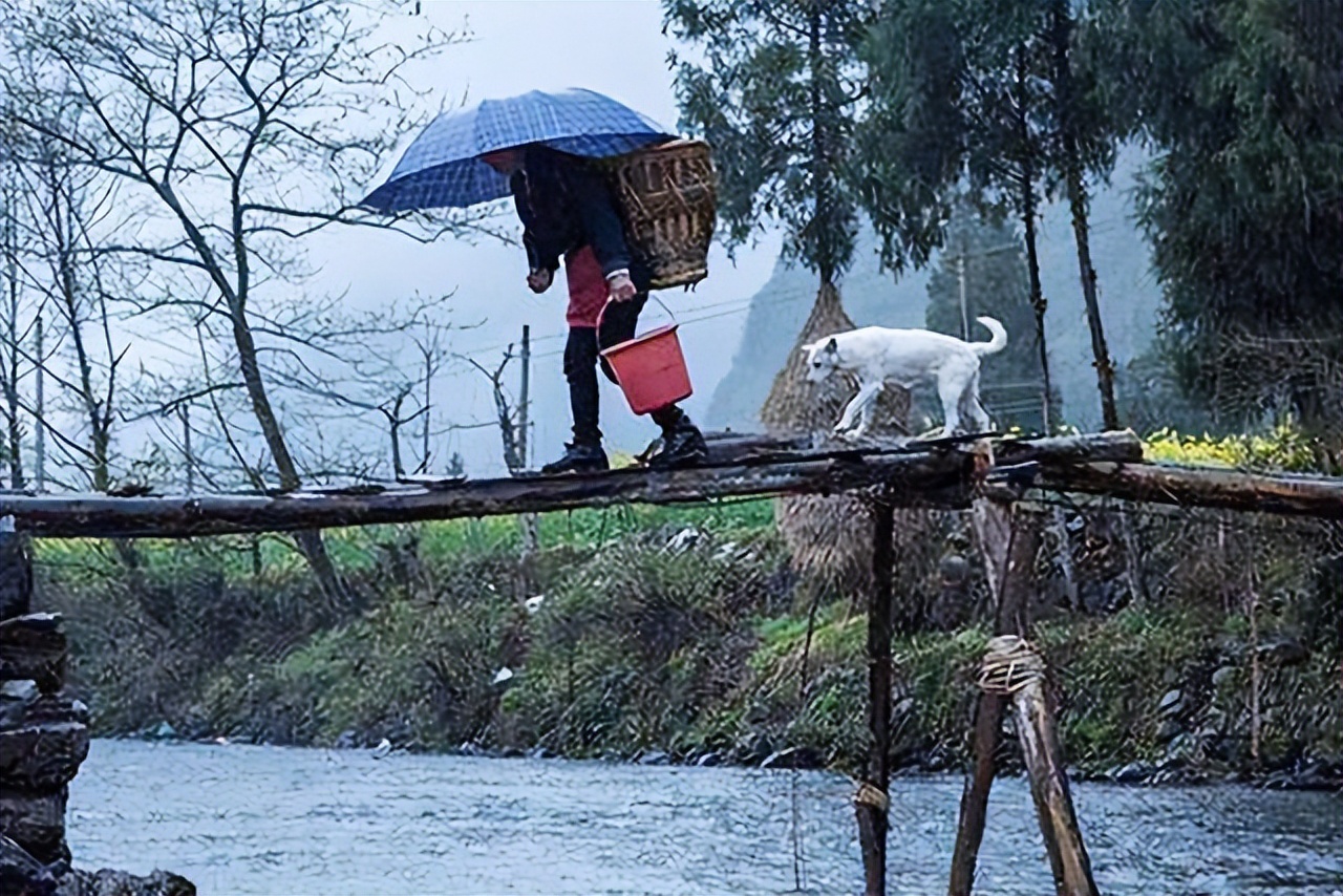小伙带29岁寡妇隐居深山50年,19岁小伙与寡妇隐居深山50年