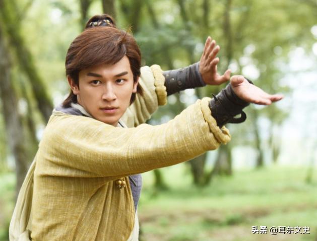 阿青一剑可敌三千甲场面,阿青能打过张无忌吗