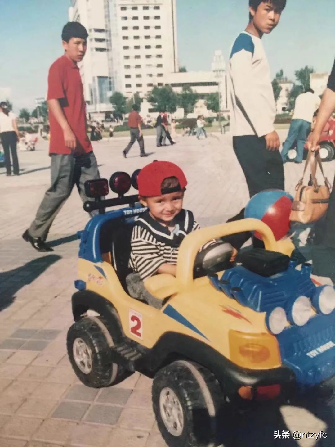 欢度六一|青训小球员与偶像“隔空互动”,支云狼兵萌照首次曝光