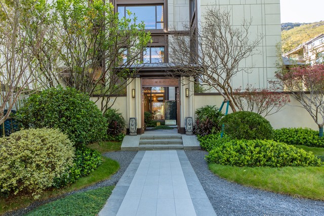 富二代住深圳豪宅 (深圳女子花了一千万买了豪宅)