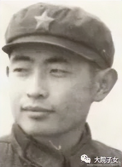 对越自卫反击战高校,向参加过自卫还击的战友们敬礼