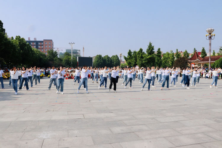 大手牵小手运动会育才幼儿园,幼儿园亲子运动会主题大手牵小手