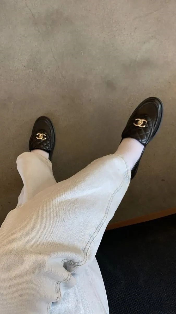 夏天穿一套黑色的衣服好看吗,没想到穿小黑裙气质还真不错