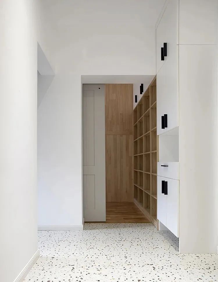 40㎡两室，狂打10处柜子，还住下一家四口人，绝了