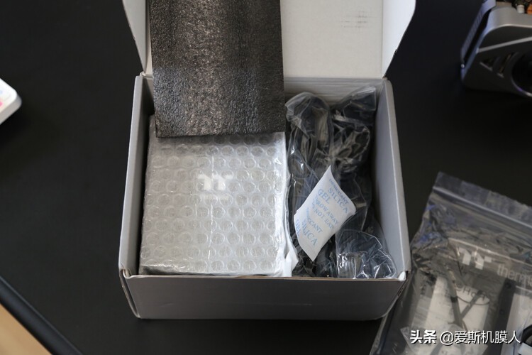 ITX好搭档！ThermaltakeTT钢影SFX650W金牌全模组电源开箱