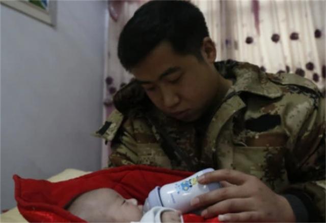 她拒绝减胎，冒着风险产下4胞胎，今全家帮忙带娃的场景让人羡慕