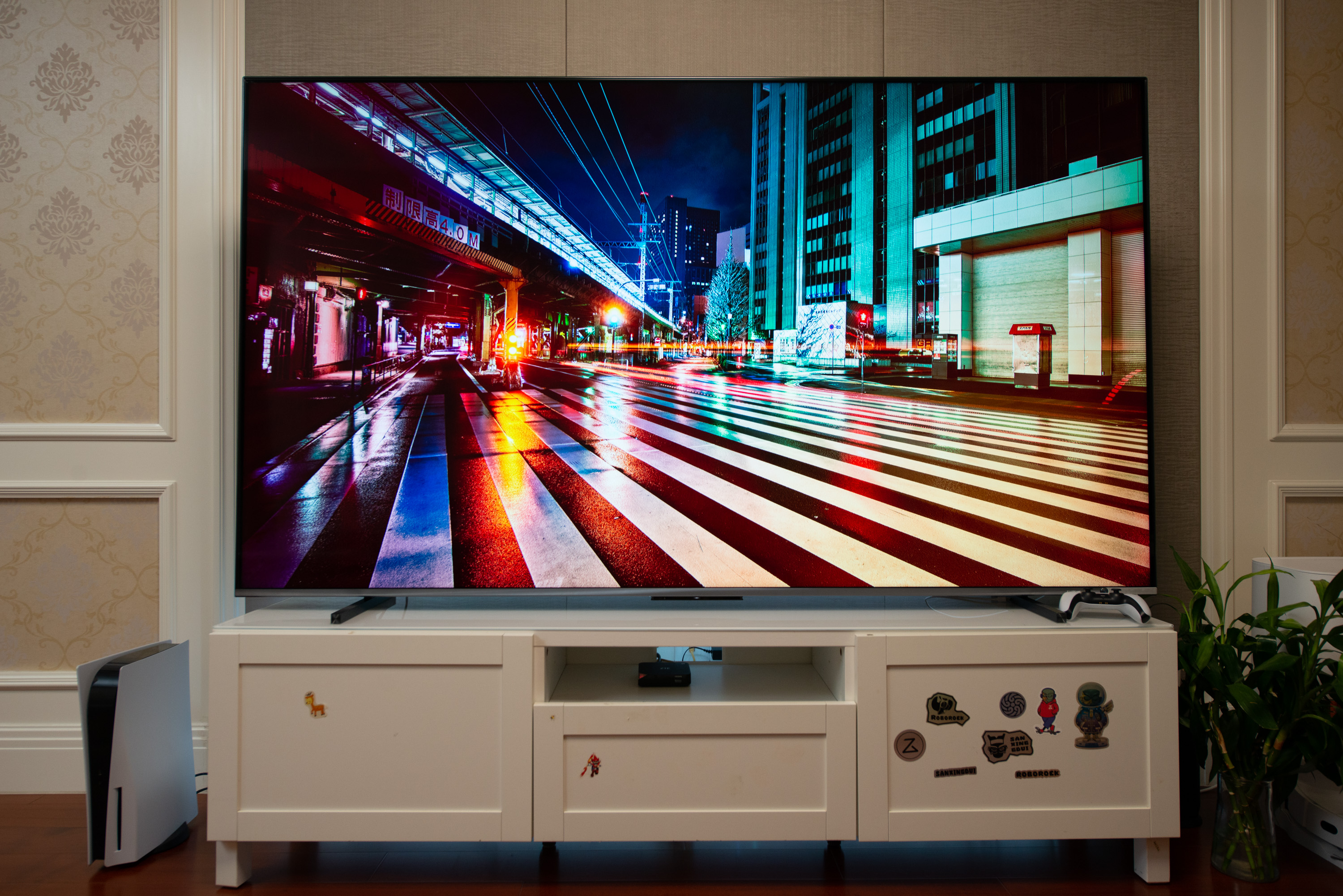 家里电视碎屏了,才让我有机会做了两台7k价位85英寸电视机横评