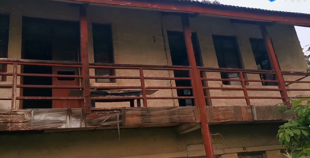 重庆半山腰废弃别墅,重庆有一百多栋荒废别墅建在哪里