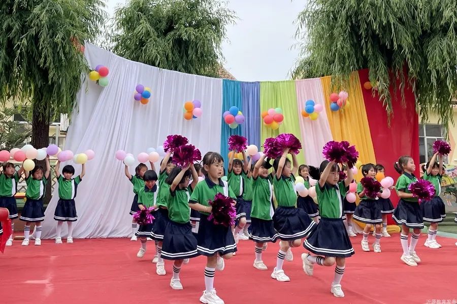 六一儿童节花儿与少年,六一儿童节花儿向阳开