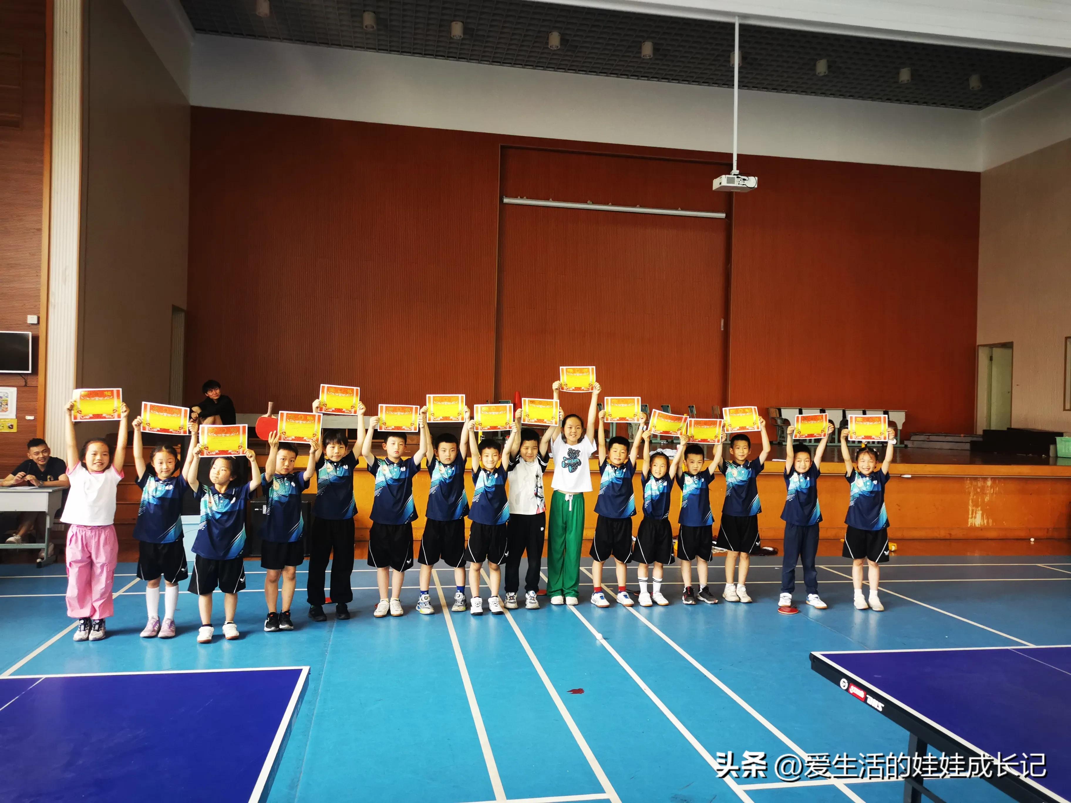 5名同学参加乒乓比赛,记录第一次参与比赛