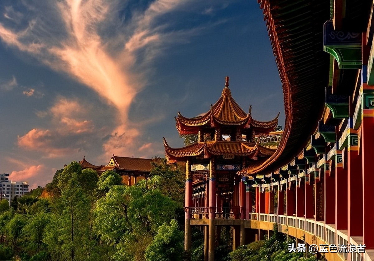 云南人口超过十万的乡镇有几个,云南省一个县多少万人