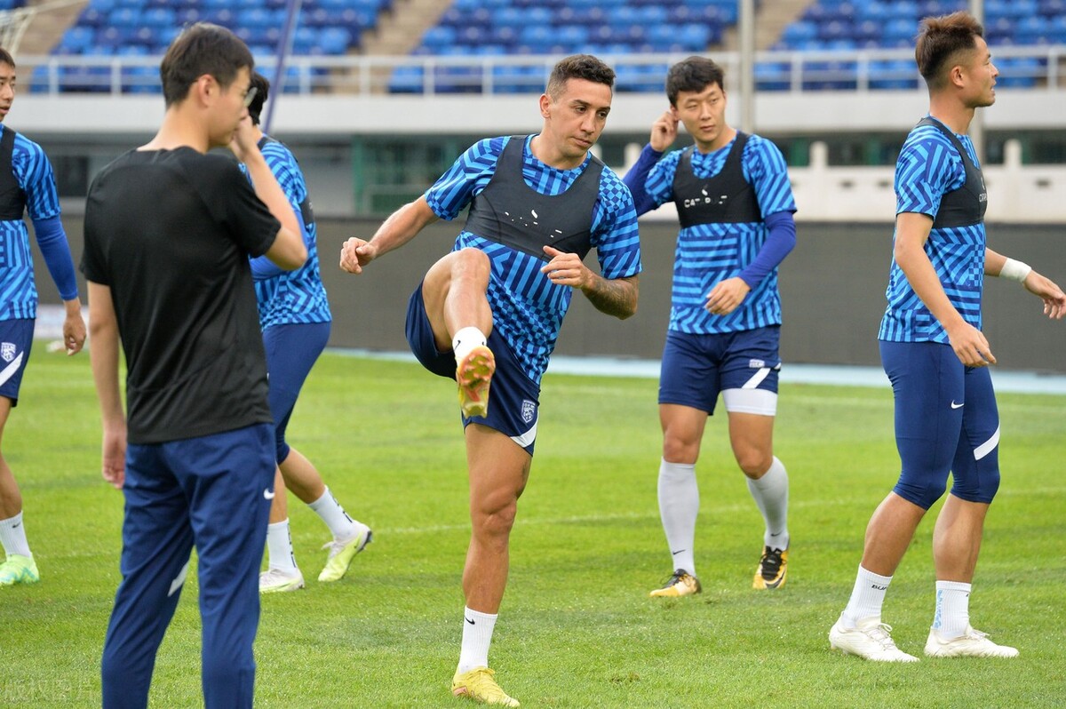 天津津门虎vs武汉三镇现场球迷,武汉三镇vs天津津门虎首发名单