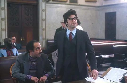 《伸张正义》讲述了在道德与法律冲突下，个人应该如何做出选择？